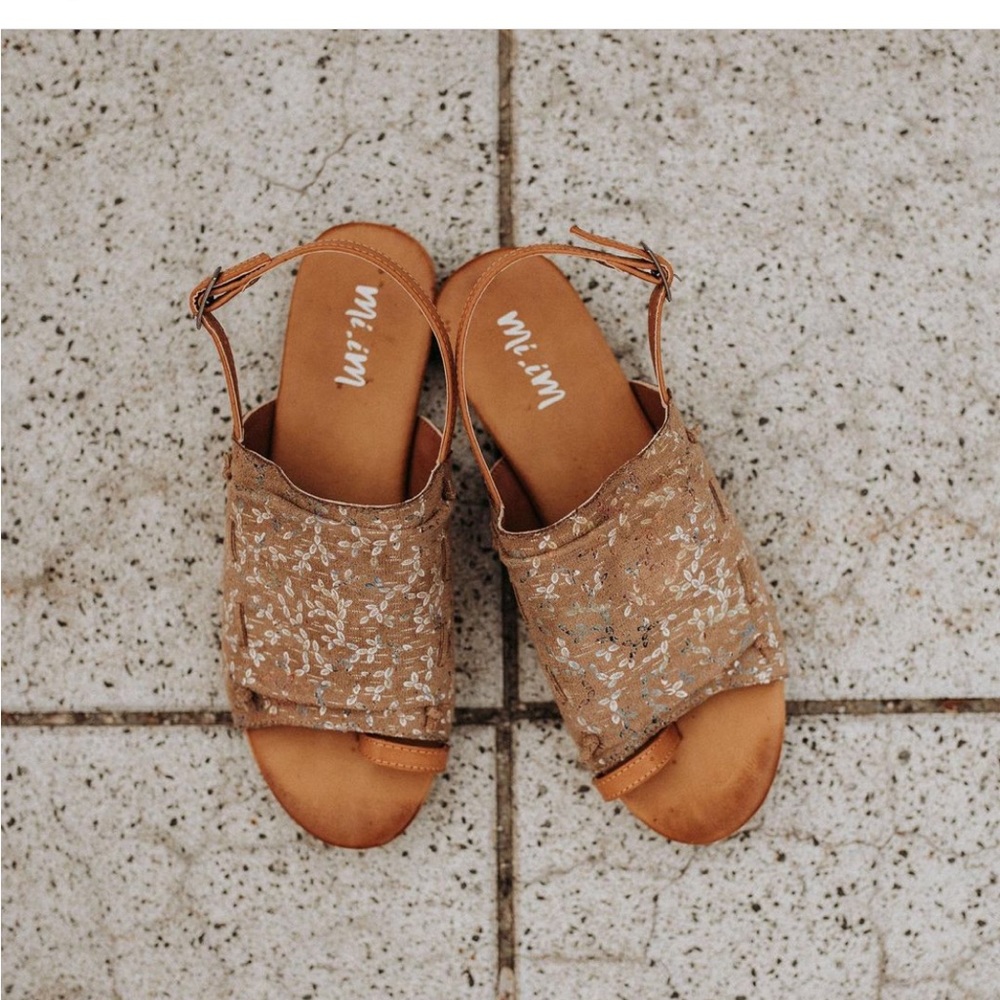 Miim Floral Covered Toe Loop Slides- Size 6